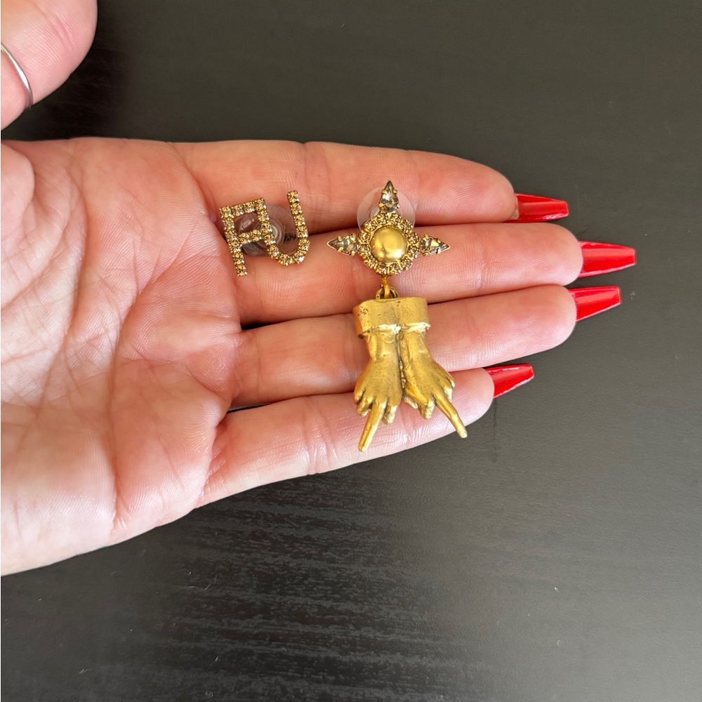 Dylanlex FU earrings